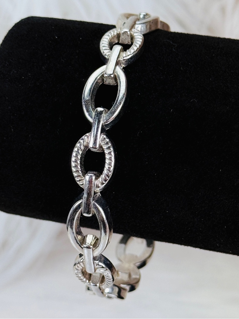 Silvertone weighted chainlink, bangle bracelet